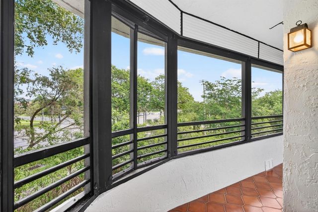 1410 Sheridan Street 19i, Hollywood, FL 33020