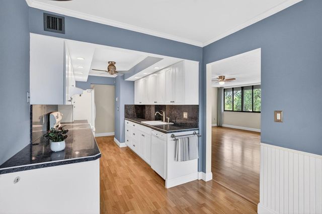 1410 Sheridan Street 19i, Hollywood, FL 33020