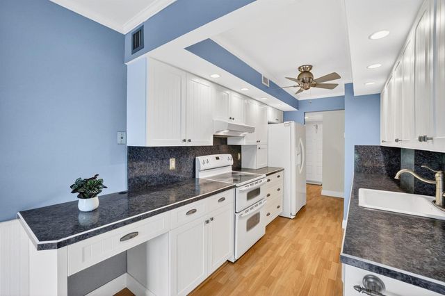 1410 Sheridan Street 19i, Hollywood, FL 33020