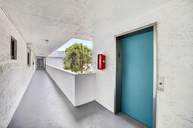 1410 Sheridan Street 19i, Hollywood, FL 33020