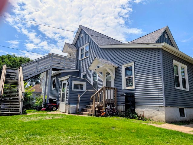 207 S Pine Street, Davenport, IA 52802