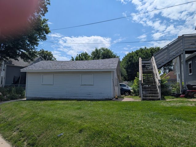 207 S Pine Street, Davenport, IA 52802