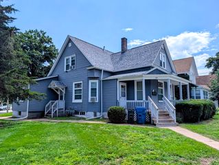 207 S Pine Street, Davenport, IA 52802