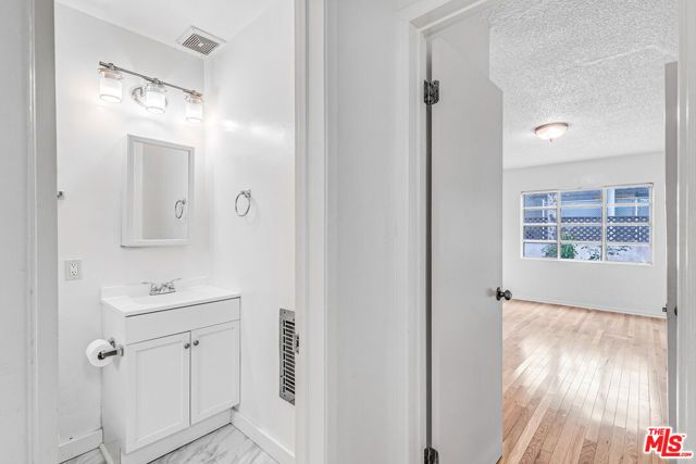 1342 Yale Street B, Santa Monica, CA 90404