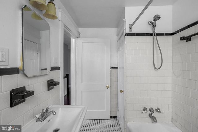 8633 FOWLER AVE, Parkville, MD 21234