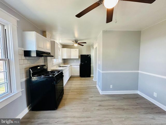 8633 FOWLER, Parkville, MD 21234