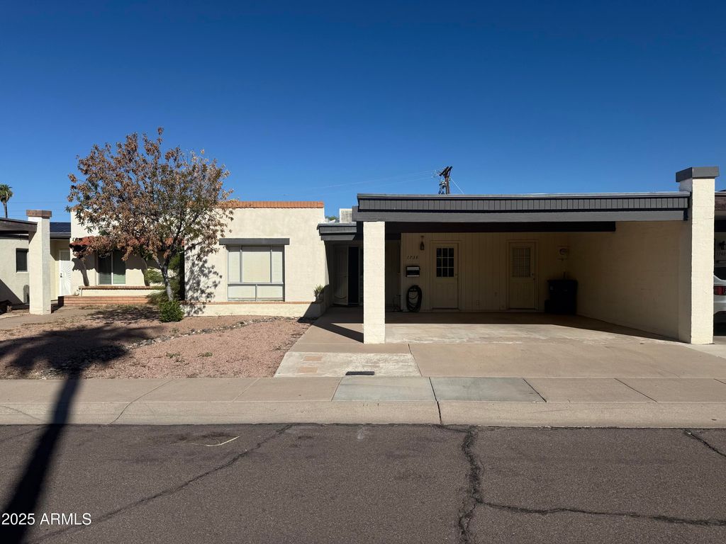 1738 E GAYLON Drive, Tempe, AZ 85282