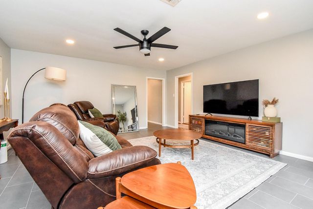 5727 Arboles Drive, Houston, TX 77035