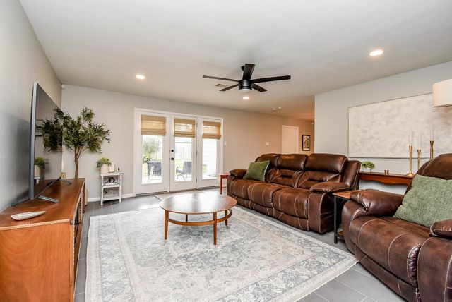 5727 Arboles Drive, Houston, TX 77035