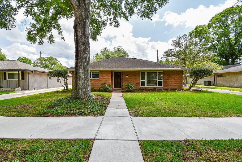 5727 Arboles Drive, Houston, TX 77035