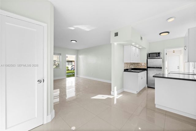 1203 Marseille Dr 21, Miami Beach, FL 33141