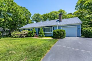 18 Goat Field Ln, Barnstable, MA 02601