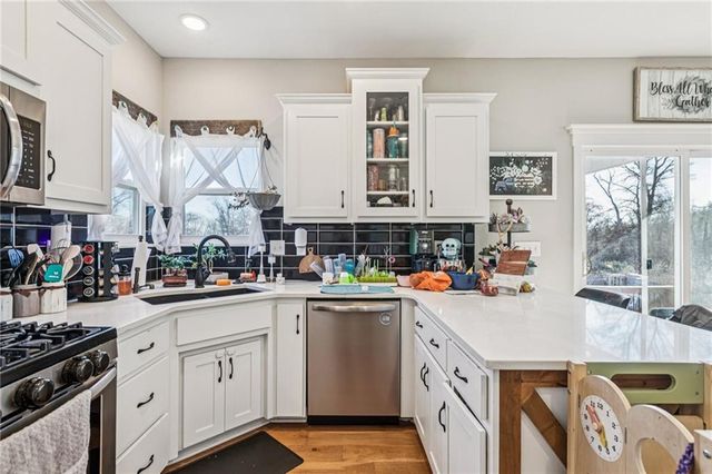 409 Lilly Lane, Liberty, MO 64068