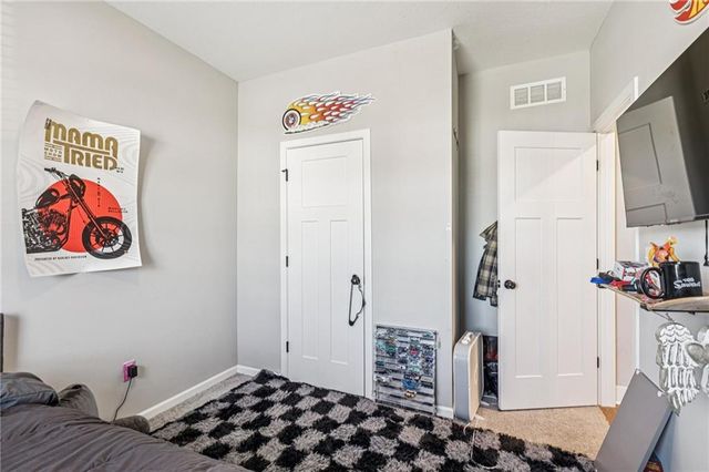 409 Lilly Lane, Liberty, MO 64068