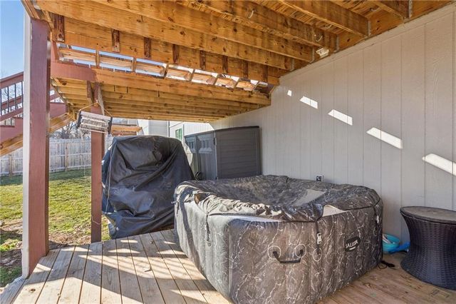 409 Lilly Lane, Liberty, MO 64068