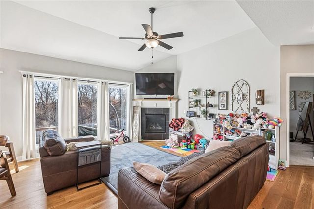 409 Lilly Lane, Liberty, MO 64068