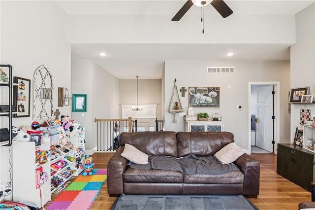 409 Lilly Lane, Liberty, MO 64068