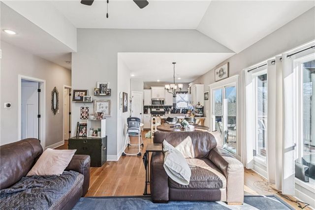 409 Lilly Lane, Liberty, MO 64068