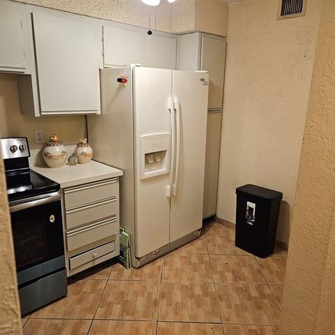 3007 N Oakland Forest Drive 204, Oakland Park, FL 33309