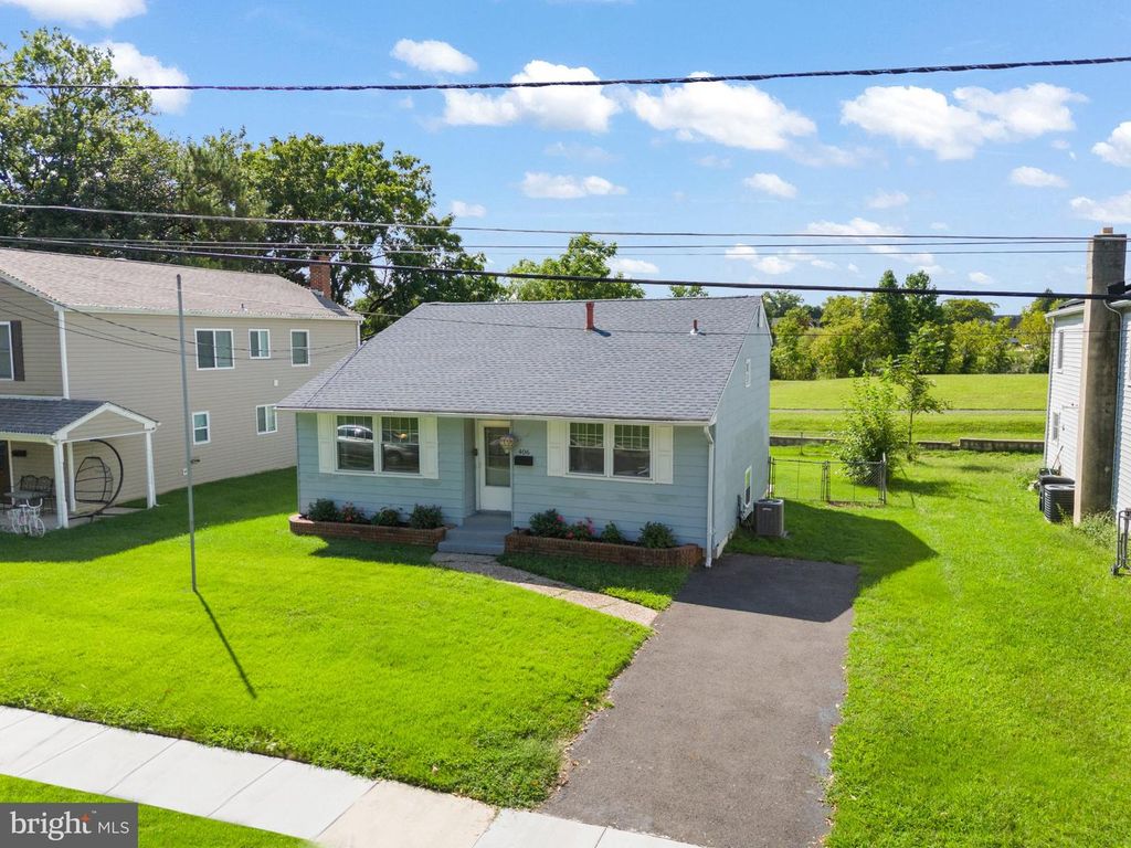 406 MEMORIAL AVE, GLOUCESTER CITY, NJ 08030 — exterior