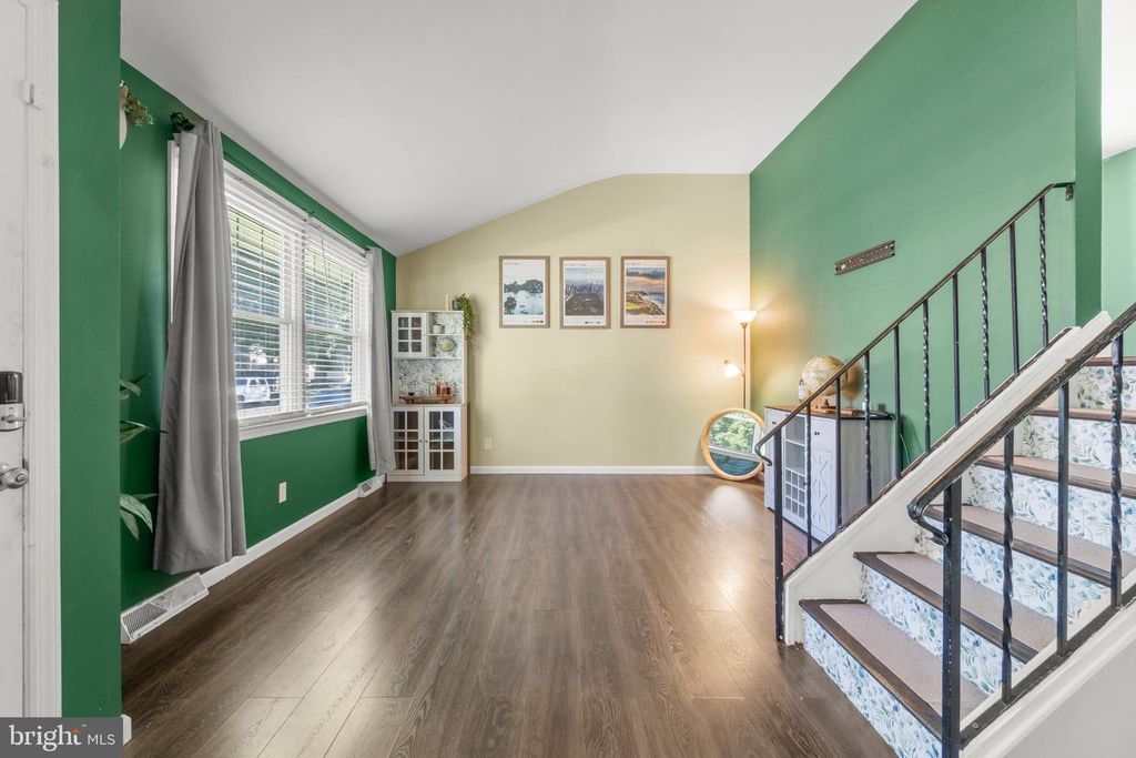 406 MEMORIAL AVE, GLOUCESTER CITY, NJ 08030 — photo 2