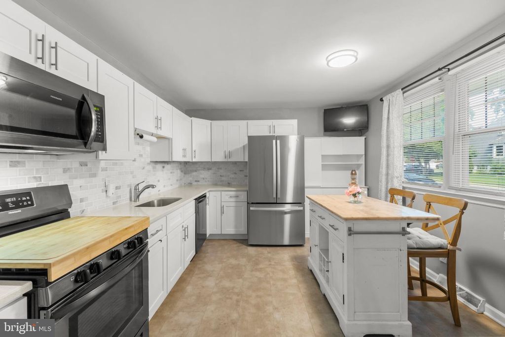 406 MEMORIAL AVE, GLOUCESTER CITY, NJ 08030 — photo 4