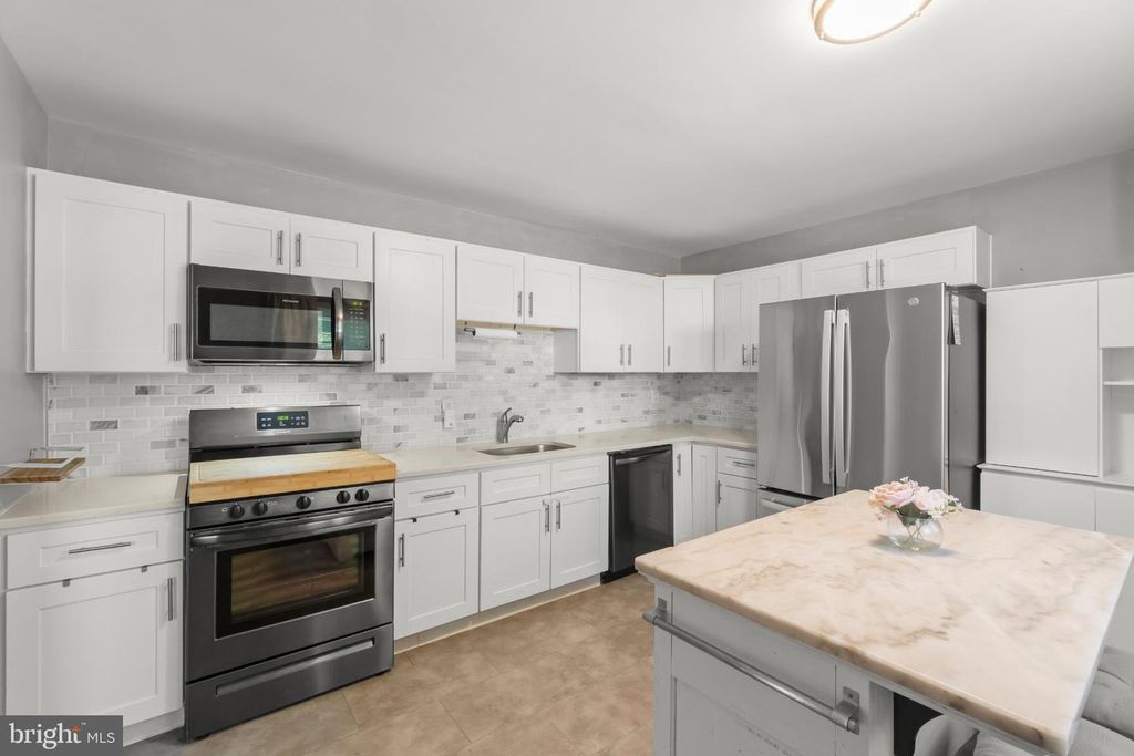 406 MEMORIAL AVE, GLOUCESTER CITY, NJ 08030 — photo 5