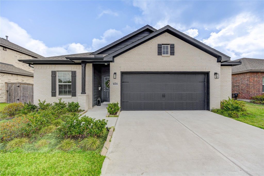 5009 Coral Vine Court, Pearland, TX 77584
