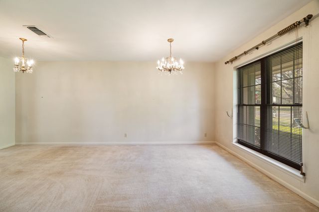 695 20th Street NE, Paris, TX 75460