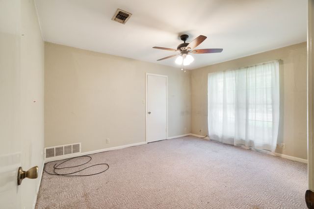 695 20th Street NE, Paris, TX 75460