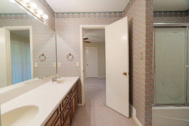 695 20th Street NE, Paris, TX 75460