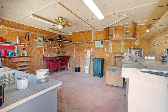 695 20th Street NE, Paris, TX 75460