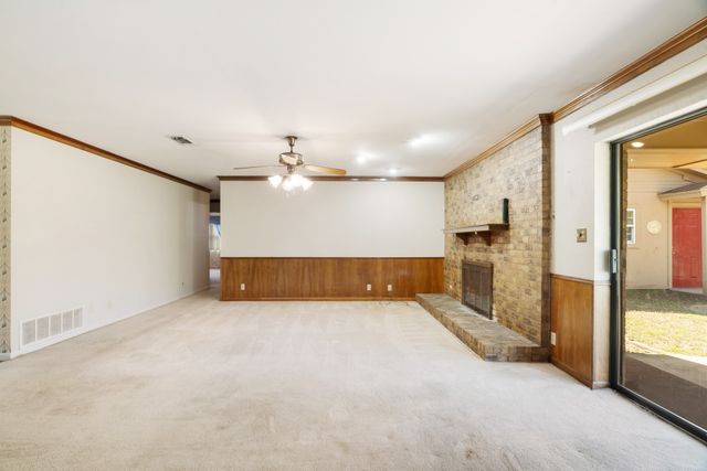 695 20th Street NE, Paris, TX 75460