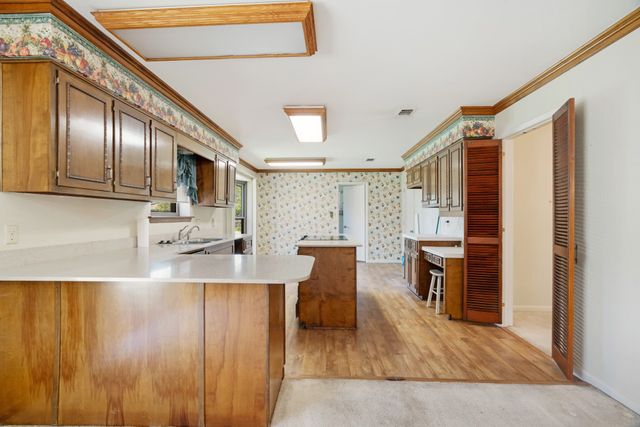 695 20th Street NE, Paris, TX 75460