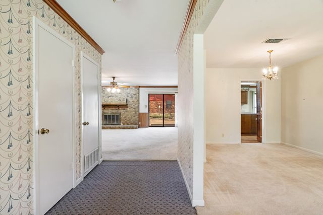 695 20th Street NE, Paris, TX 75460