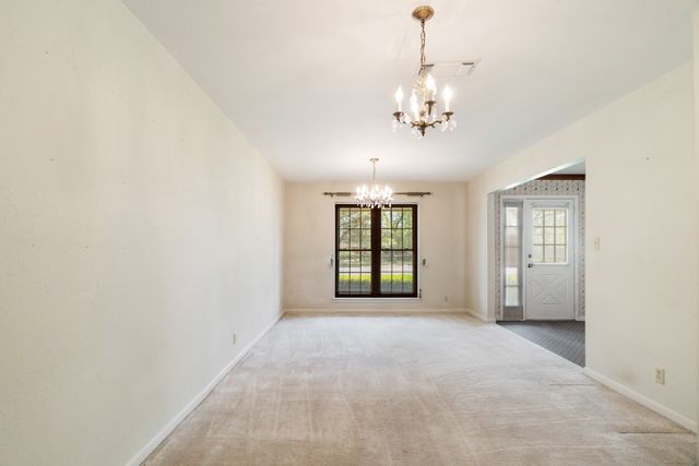 695 20th Street NE, Paris, TX 75460