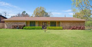 695 20th Street NE, Paris, TX 75460