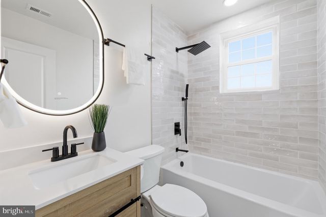 5005 SARGENT RD NE, Washington, DC 20017
