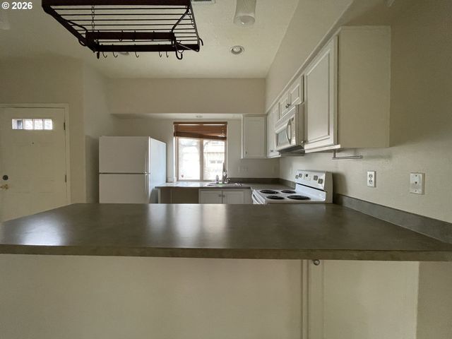 14728 Ne FLANDERS St, Portland, OR 97230