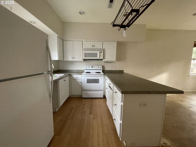 14728 Ne FLANDERS St, Portland, OR 97230