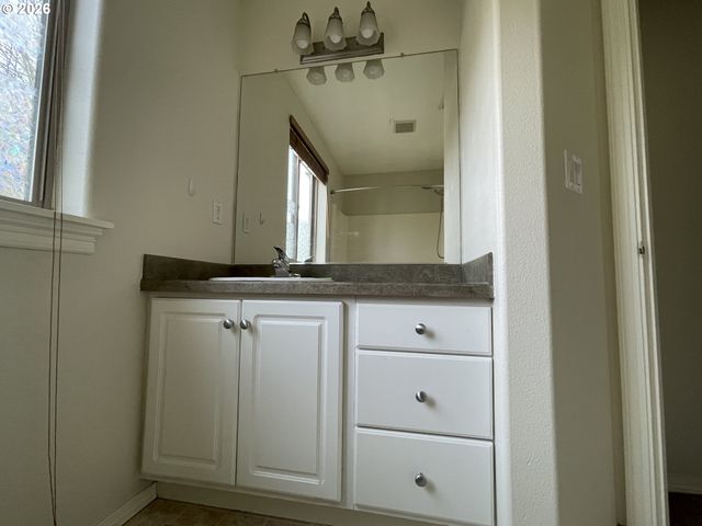 14728 Ne FLANDERS St, Portland, OR 97230