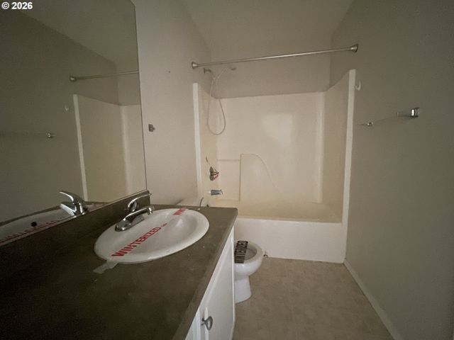 14728 Ne FLANDERS St, Portland, OR 97230