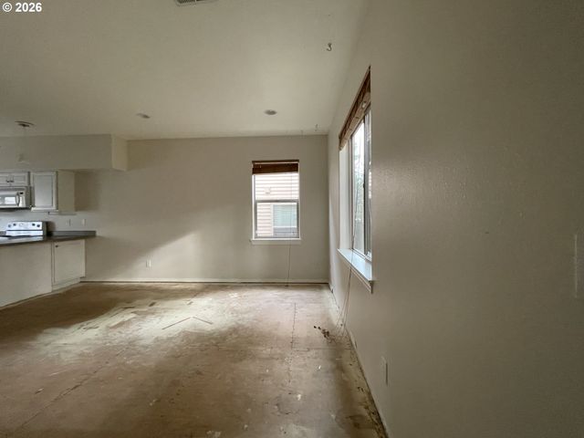 14728 Ne FLANDERS St, Portland, OR 97230