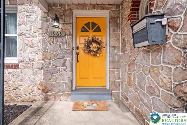 1969 Easton Avenue, Bethlehem City, PA 18017