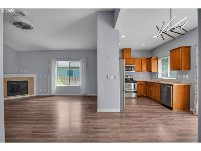 716 ERIC Dr, Molalla, OR 97038