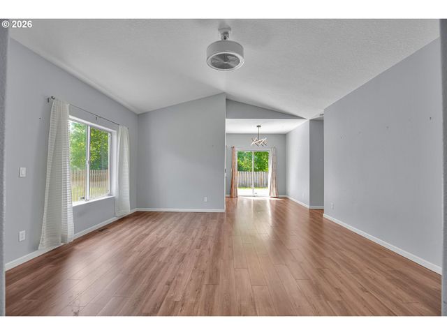 716 ERIC Dr, Molalla, OR 97038