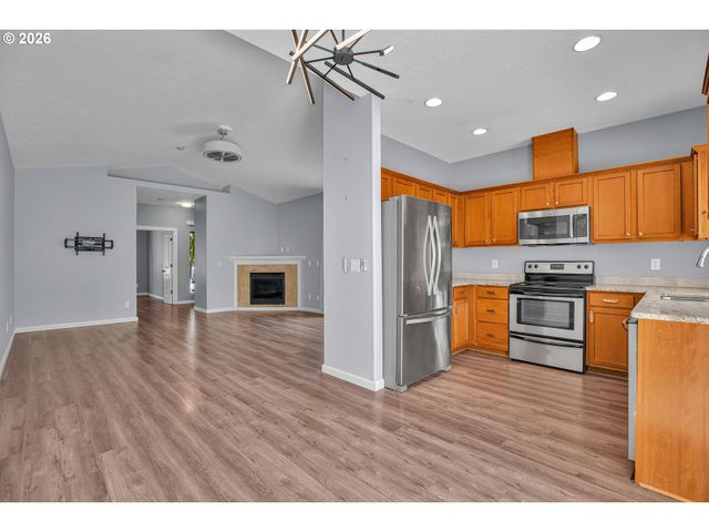 716 ERIC Dr, Molalla, OR 97038