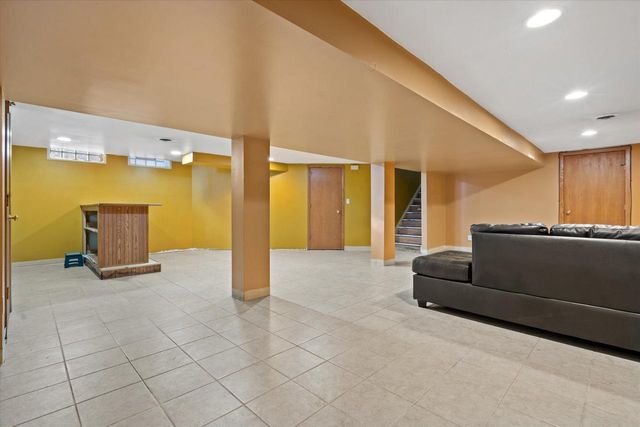 3955 N 46th STREET, Milwaukee, WI 53216