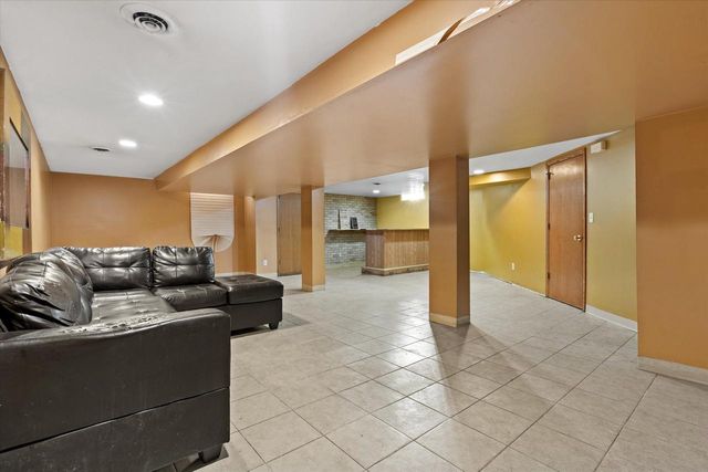 3955 N 46th STREET, Milwaukee, WI 53216