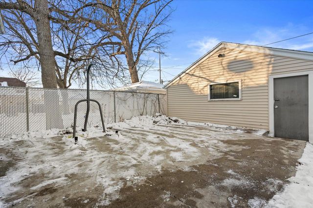 3955 N 46th STREET, Milwaukee, WI 53216